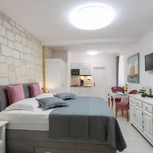 Apartman Arbol, Split
